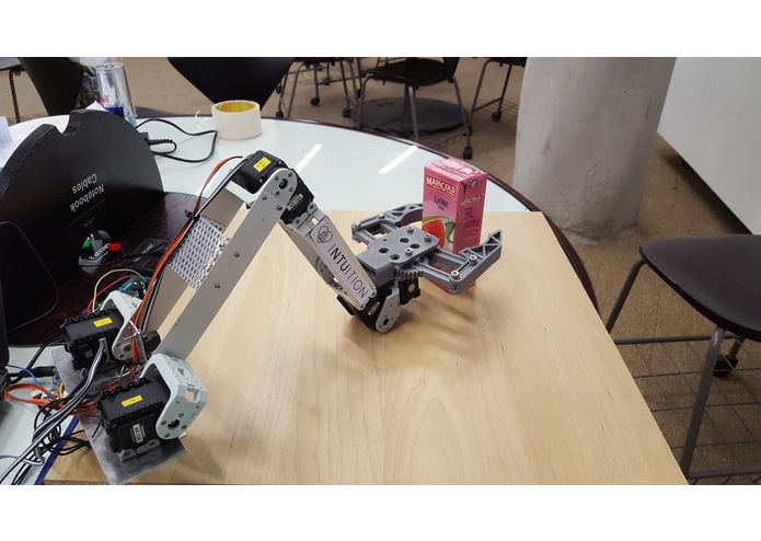 "Scan and Grab" - autonomous robotic arm – screenshot 1