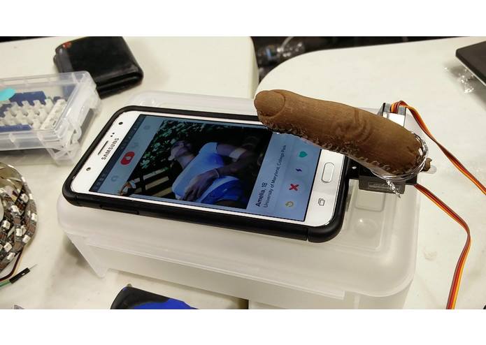 Twitch Plays Tinder – screenshot 1