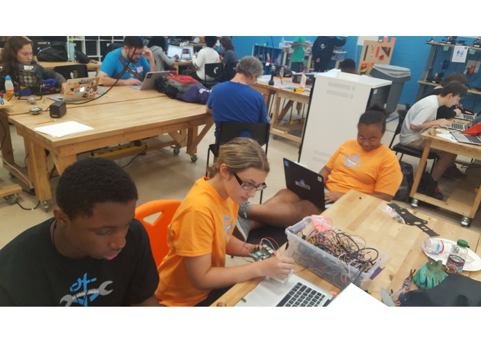 Iron man glove (tilt sensor) and Ptero-drone – screenshot 2