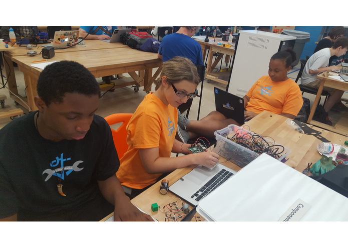 Iron man glove (tilt sensor) and Ptero-drone – screenshot 3