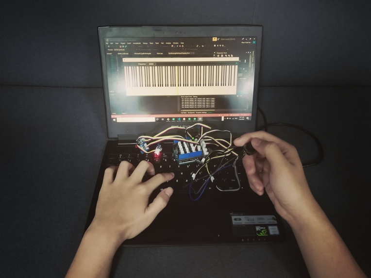 Audio Synthesizer with Analog Control – screenshot 1
