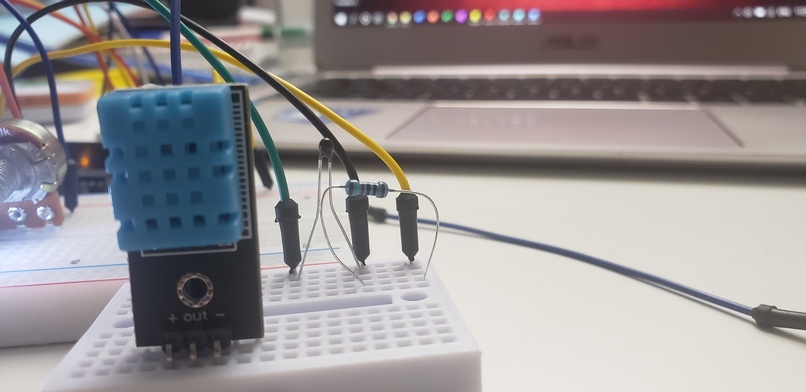 Voltage Based Theromometer and Sensor Based Humidity Reader  – screenshot 1