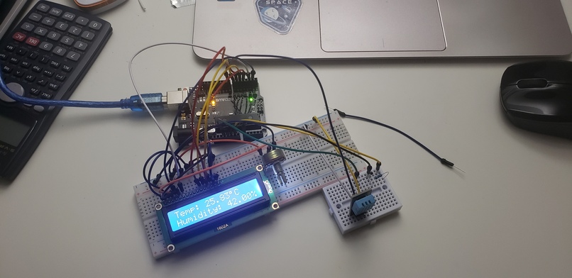 Voltage Based Theromometer and Sensor Based Humidity Reader  – screenshot 3