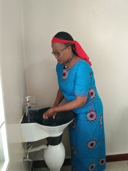 Proper hand washing with soap - training via video clips  – screenshot 1