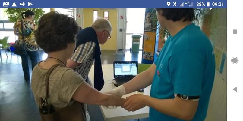 A glove for life – screenshot 3