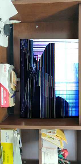 Cracked Screen – screenshot 1