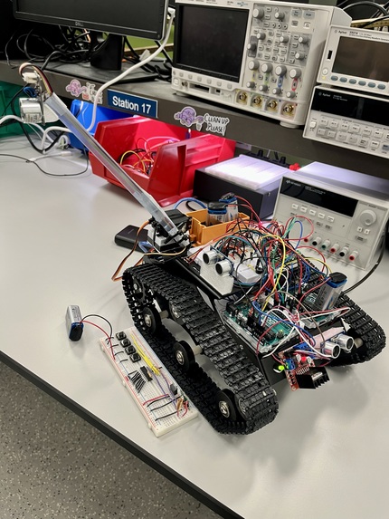 Industrial Magnetic Waste Collecting Robotic Vehicle – screenshot 1