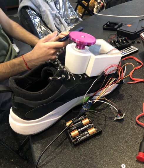 Accessible Shoe Lace Tightener  – screenshot 1
