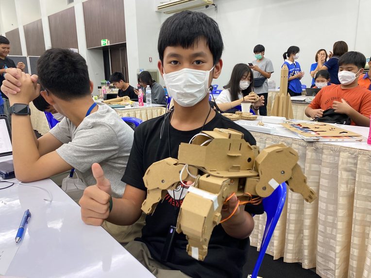 Talking in Science with GeminiAI-based SCABO robot  – screenshot 7