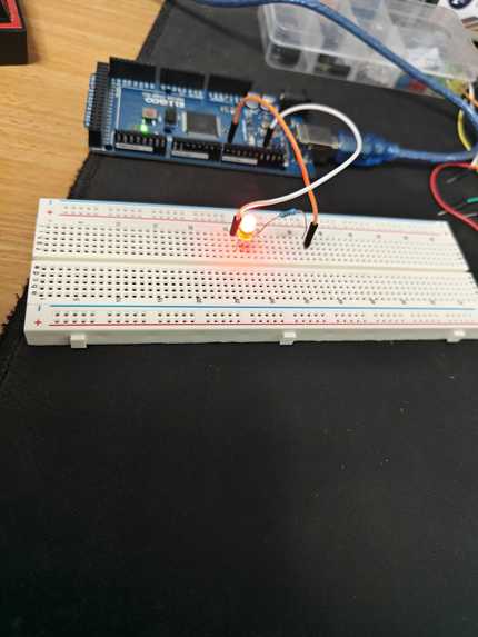 Arduino Simple lightbulb – screenshot 1