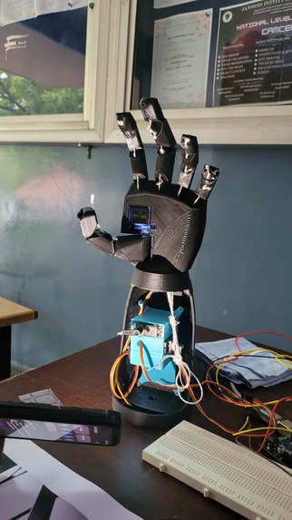 Low-Cost Myoelectric Prosthetic Arm – screenshot 1