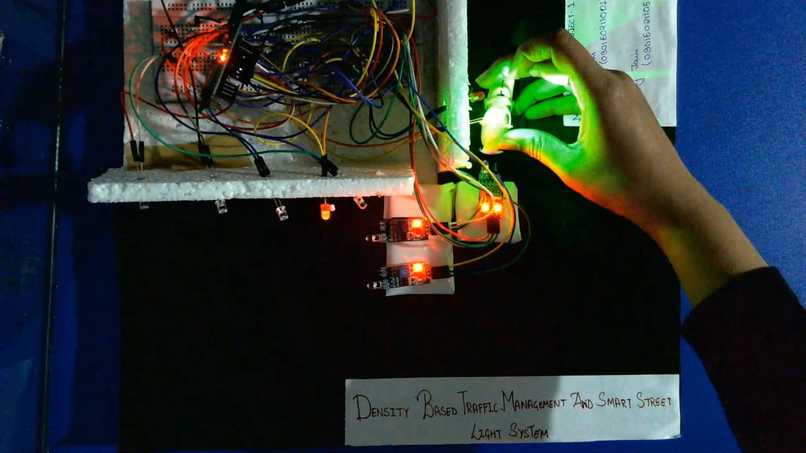 Density Based Traffic Management &Smart Street Light System – screenshot 1