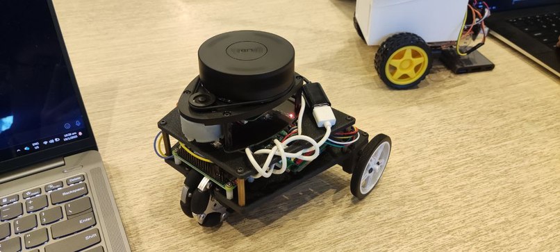 A robot that stares at you – screenshot 2