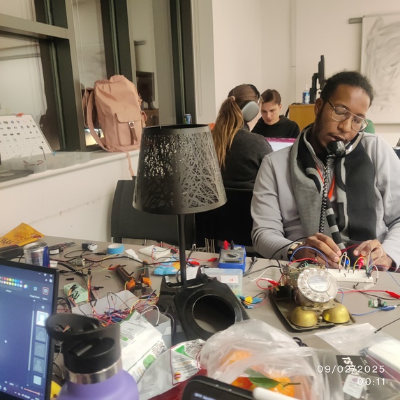 Dial-Up Detective: Blood in the Water – screenshot 2