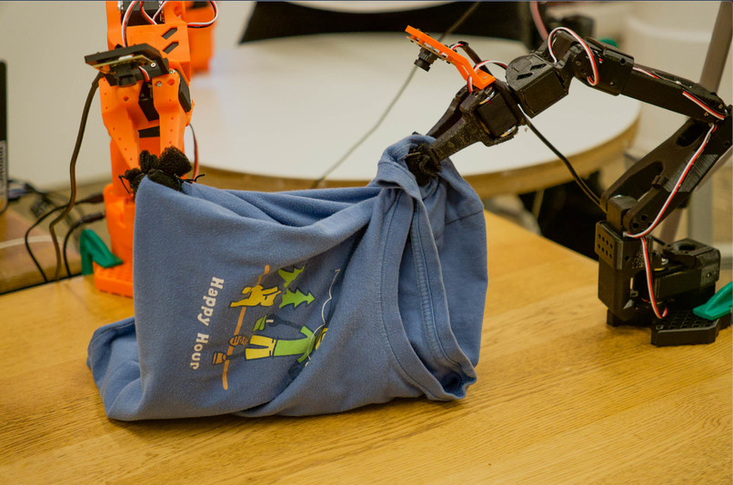 Ninja shirt folding technique with dual arm robot – screenshot 1