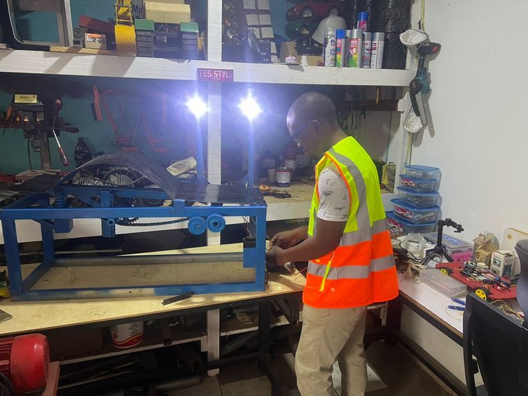 KINETIC POWER SYSTEMS – Energy-Generating Speed Breaker – screenshot 2