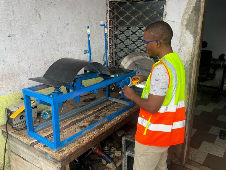 KINETIC POWER SYSTEMS – Energy-Generating Speed Breaker – screenshot 3