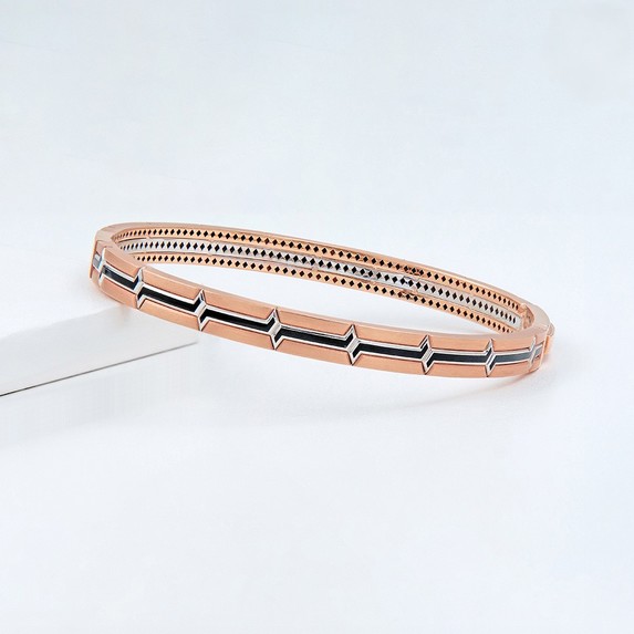 "ZARI-WOMEN SAFETY AI DESIGN JEWELLERY" – screenshot 1