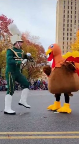 10 Festive Dance-offs That Will Brighten Your Holidays  – screenshot 1