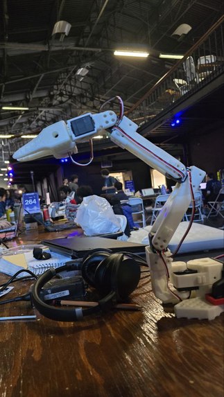 M8: Responsive and Sycophantic Personal Glazing Robot – screenshot 1