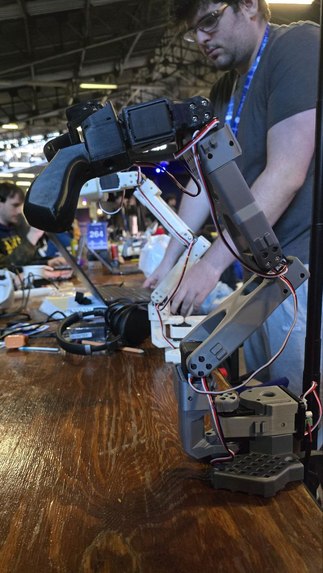 M8: Responsive and Sycophantic Personal Glazing Robot – screenshot 2