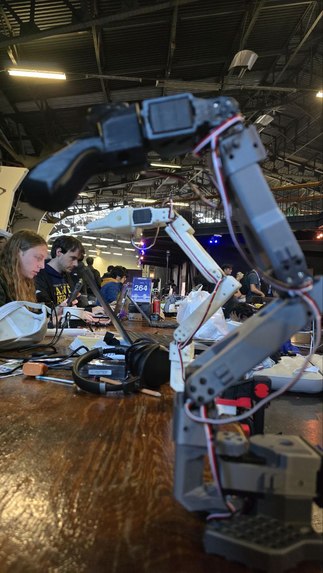 M8: Responsive and Sycophantic Personal Glazing Robot – screenshot 3