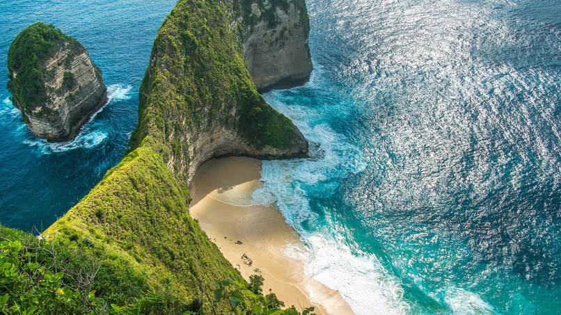 Cute little treasure island with a guide to talk to – screenshot 1