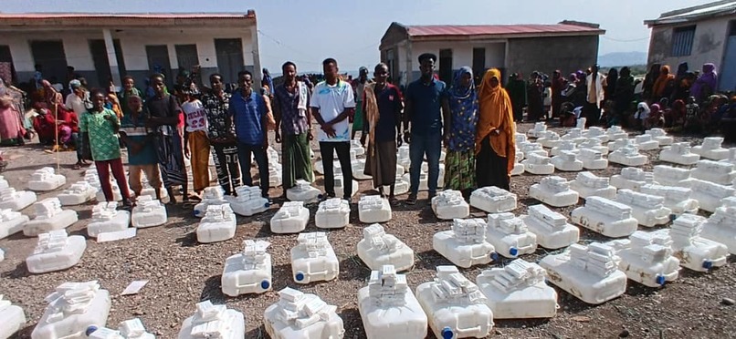 helping displaced people  – screenshot 3