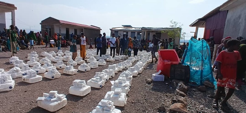 helping displaced people  – screenshot 4