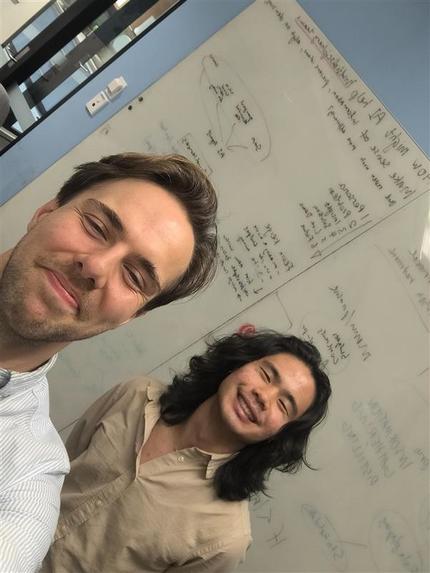 Bettering Human collaboration through information – screenshot 2