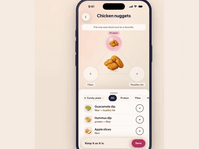 A food flying into its group's orb: guacamole lands in fiber and healthy fat at once, and the nuggets light up as a full combo