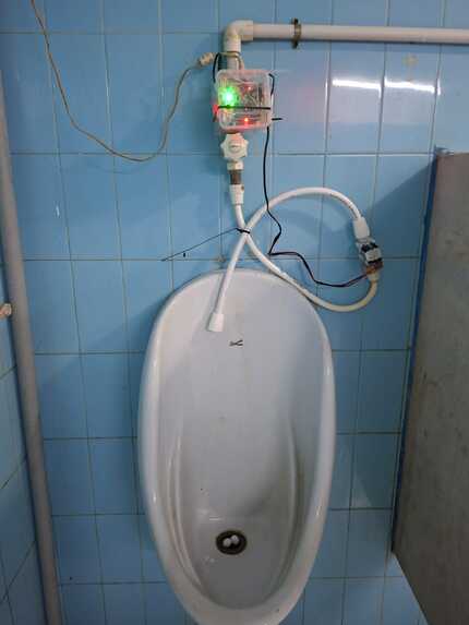 Smart Self-Cleaning Urinal System Using Photocatalysis – screenshot 13