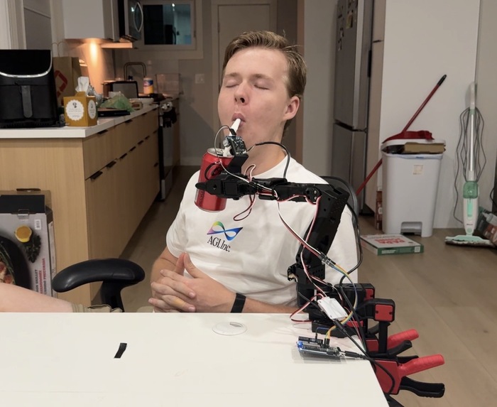 third hand  – screenshot 3