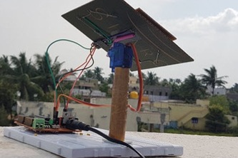 Sunlight tracking solarpanel