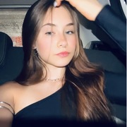 Nina Veloso's avatar