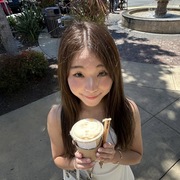 Angela Huang's avatar